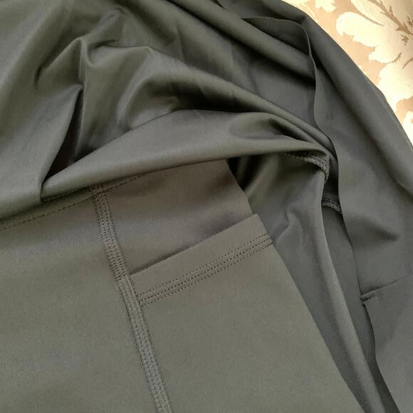 Uniqlo Ultra Stretch Active Mini Skort in Black - Picture 4 of 8